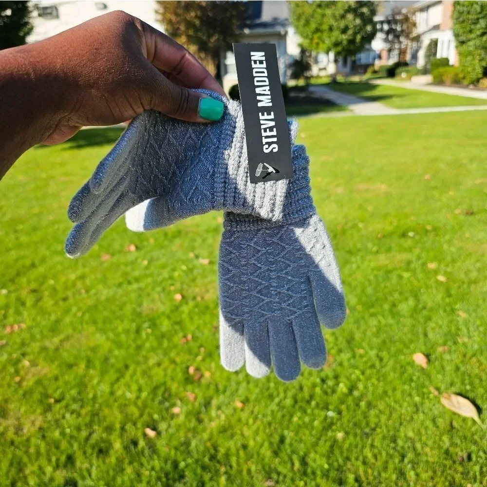 New Steve Madden Grey Lurex Zig Zag I Touch Acrylic Blend Gloves.